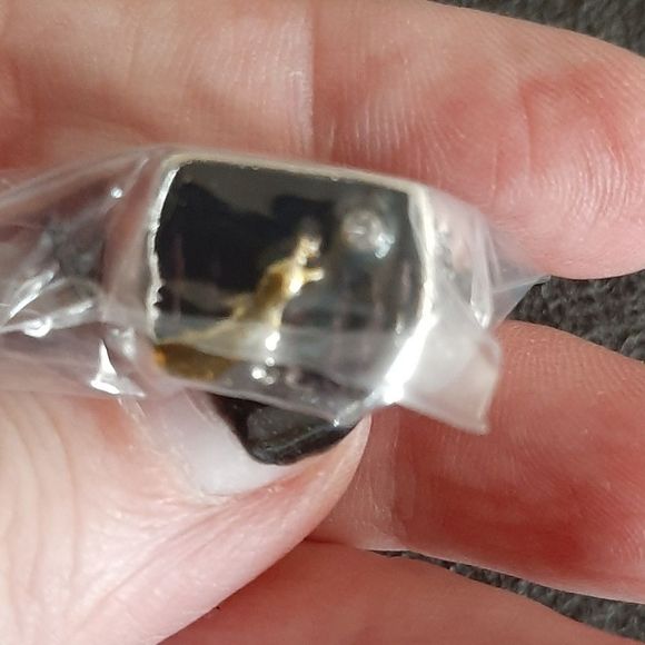 Silver and simulated diamond wolf howling and enamel ring sz 10 new - Picture 3 of 3